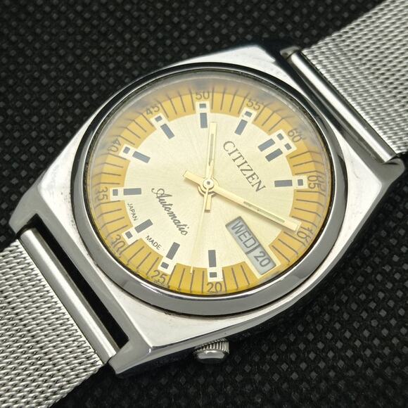 Vintage 1975 Citizen Automatic Mens Silver Watch W/daydate & Yellow accents - Picture 6 of 8